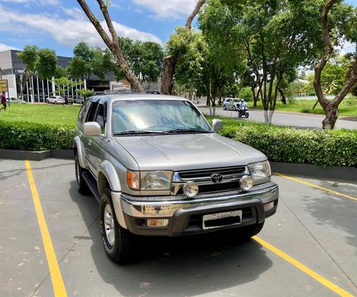 TOYOTA HILUX SW4 3.0 4X4 8V TURBO DIESEL 4P MANUAL